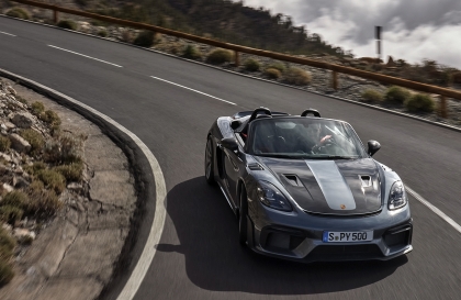 Porsche quay xe, đưa động cơ xăng trở lại dòng 718 thế hệ mới